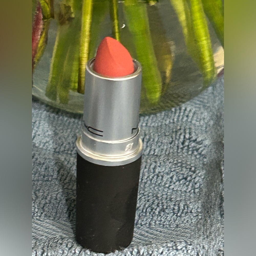 MAC Powder Kiss Lipstick in Stay Curious - NWT - Picture 5 of 5